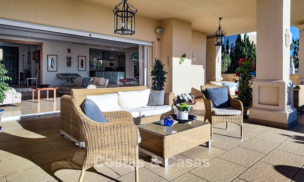 Spacious Mediterranean villa with green fairway views for sale in a privileged golf setting in Nueva Andalucia’s valley, Marbella 778196