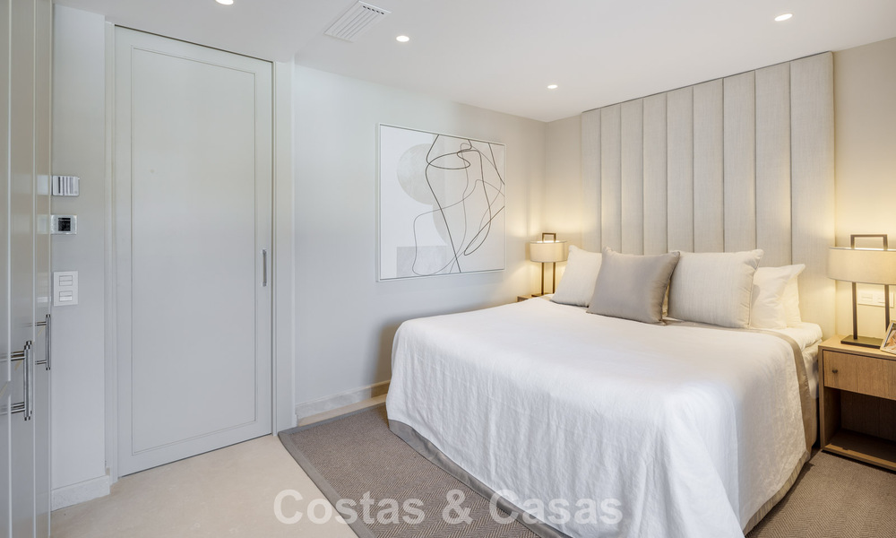 Beautifully renovated duplex penthouse for sale in an exclusive complex on Marbella’s prestigious Golden Mile 778626