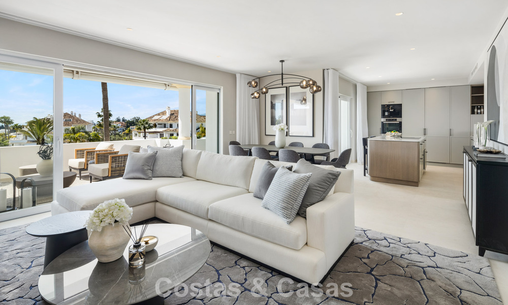 Beautifully renovated duplex penthouse for sale in an exclusive complex on Marbella’s prestigious Golden Mile 778635
