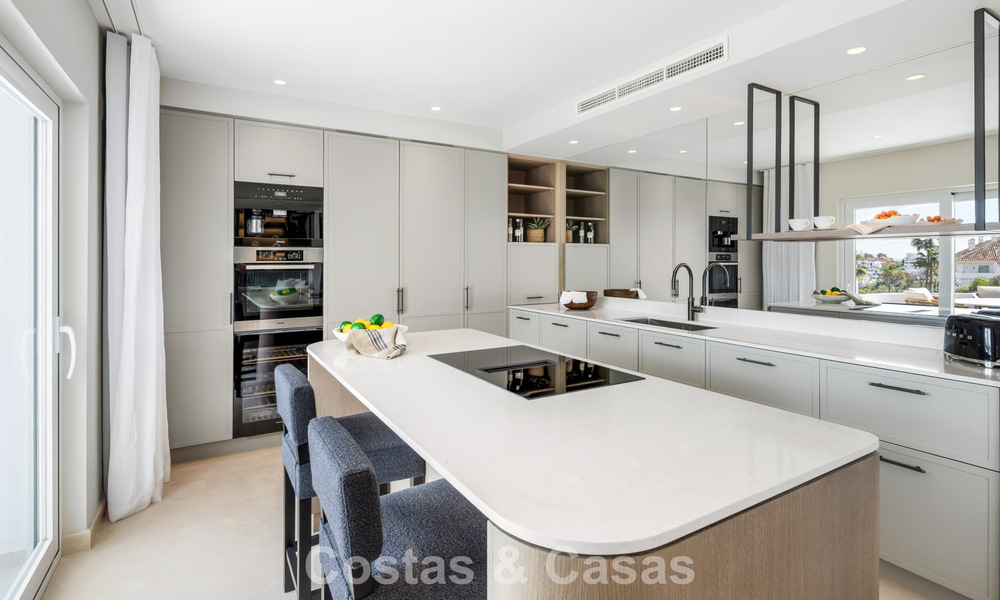 Beautifully renovated duplex penthouse for sale in an exclusive complex on Marbella’s prestigious Golden Mile 778641