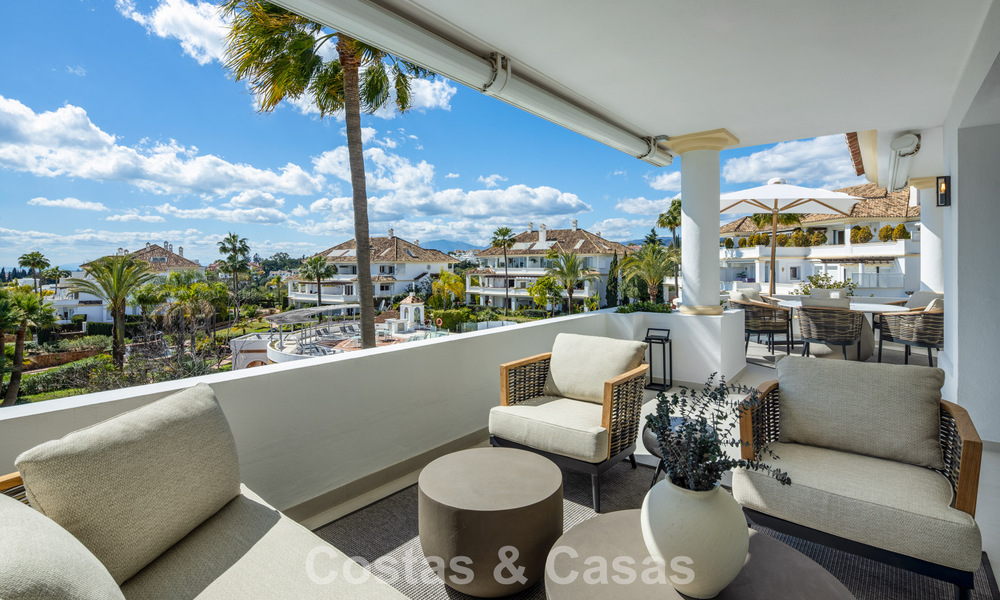 Beautifully renovated duplex penthouse for sale in an exclusive complex on Marbella’s prestigious Golden Mile 778643