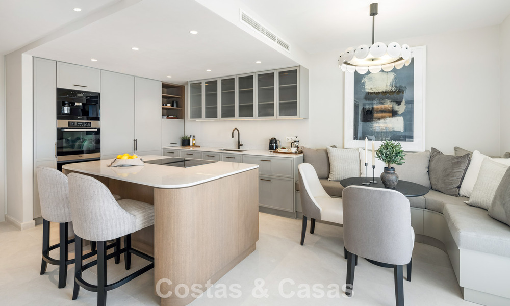 First class renovated duplex penthouse for sale in a gated luxury complex on Marbella’s sought-after Golden Mile 778656
