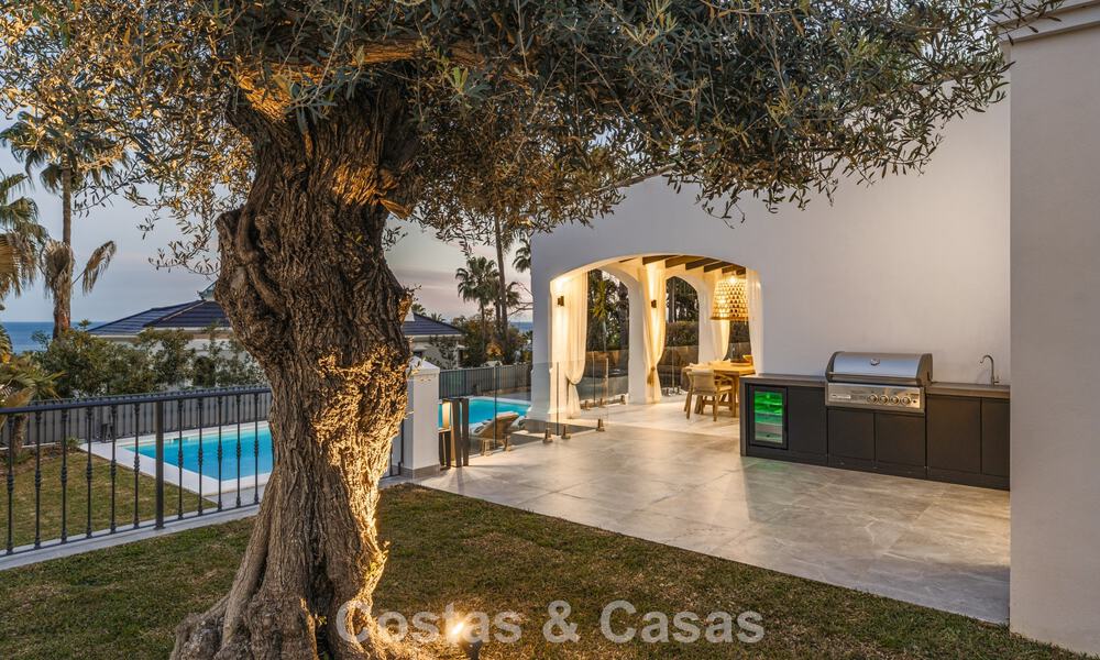 Refined luxury villa in modern Mediterranean style for sale with sea views in a gated complex on Marbella's Golden Mile 778751