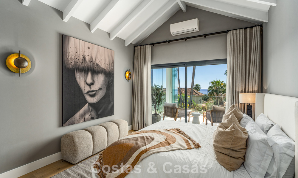 Refined luxury villa in modern Mediterranean style for sale with sea views in a gated complex on Marbella's Golden Mile 778765