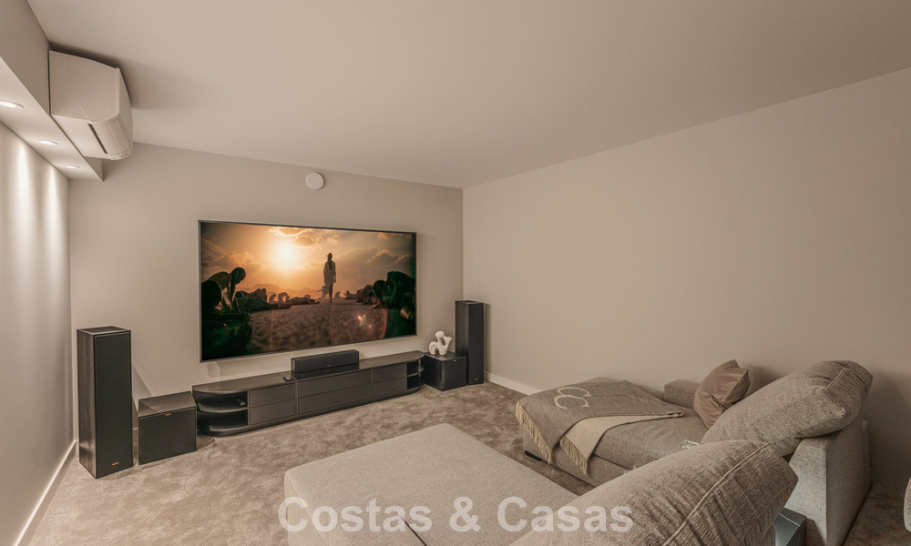 Refined luxury villa in modern Mediterranean style for sale with sea views in a gated complex on Marbella's Golden Mile 778775