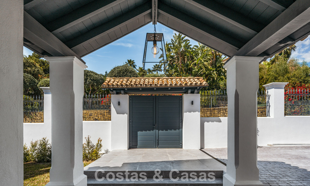 Refined luxury villa in modern Mediterranean style for sale with sea views in a gated complex on Marbella's Golden Mile 778778