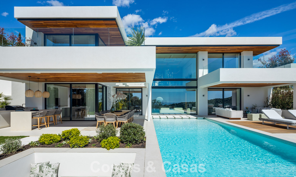 Sophisticated, new, luxury villa with panoramic sea views for sale in a gated community of La Quinta, Marbella - Benahavis 800536