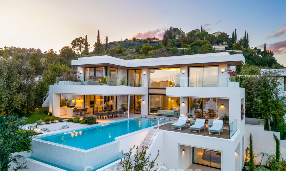 Sophisticated, new, luxury villa with panoramic sea views for sale in a gated community of La Quinta, Marbella - Benahavis 800554