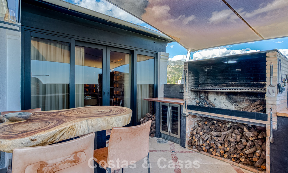 Luxury penthouse with sea views for sale in a gated community on Marbella’s coveted Golden Mile 778583