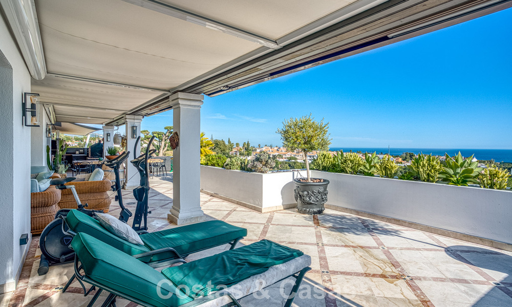 Luxury penthouse with sea views for sale in a gated community on Marbella’s coveted Golden Mile 778586