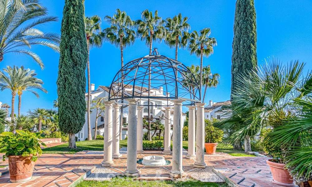 Luxury penthouse with sea views for sale in a gated community on Marbella’s coveted Golden Mile 778590