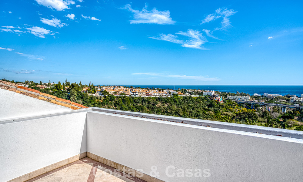 Luxury penthouse with sea views for sale in a gated community on Marbella’s coveted Golden Mile 778593