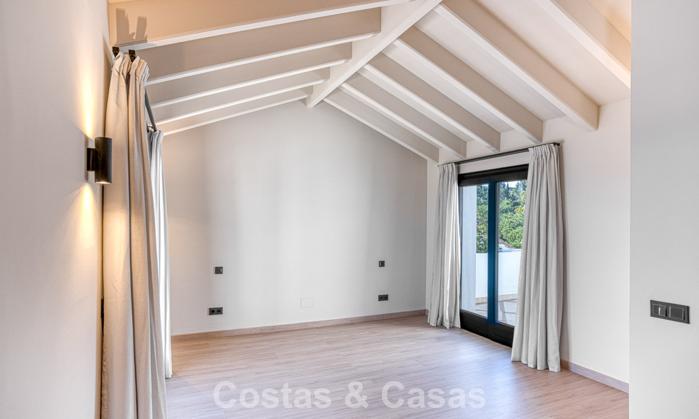 Luxury penthouse with sea views for sale in a gated community on Marbella’s coveted Golden Mile 778597