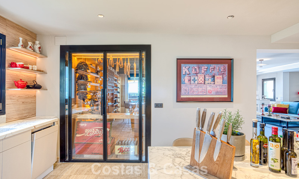 Luxury penthouse with sea views for sale in a gated community on Marbella’s coveted Golden Mile 778601
