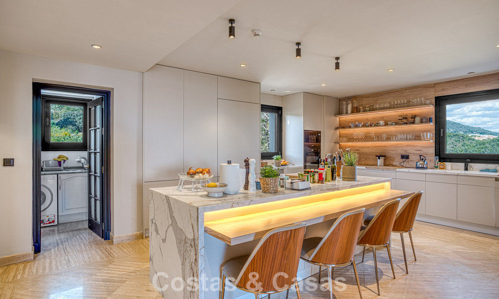 Luxury penthouse with sea views for sale in a gated community on Marbella’s coveted Golden Mile 778606