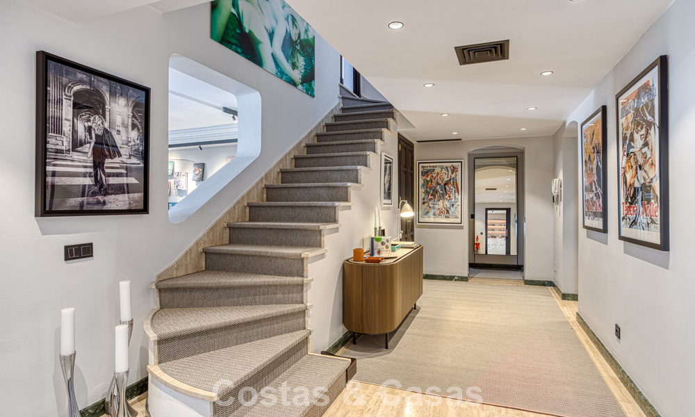 Luxury penthouse with sea views for sale in a gated community on Marbella’s coveted Golden Mile 778608