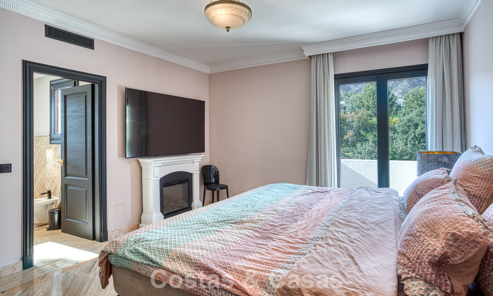 Luxury penthouse with sea views for sale in a gated community on Marbella’s coveted Golden Mile 778610