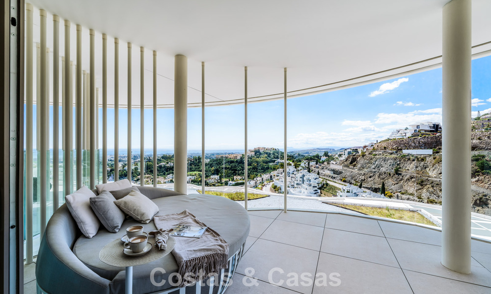 Prestigious 3-bedroom apartment for sale with stunning sea, golf and mountain views in La Quinta, Marbella - Benahavis 778729