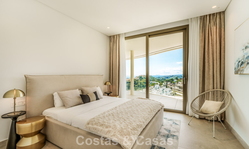Prestigious 3-bedroom apartment for sale with stunning sea, golf and mountain views in La Quinta, Marbella - Benahavis 778731