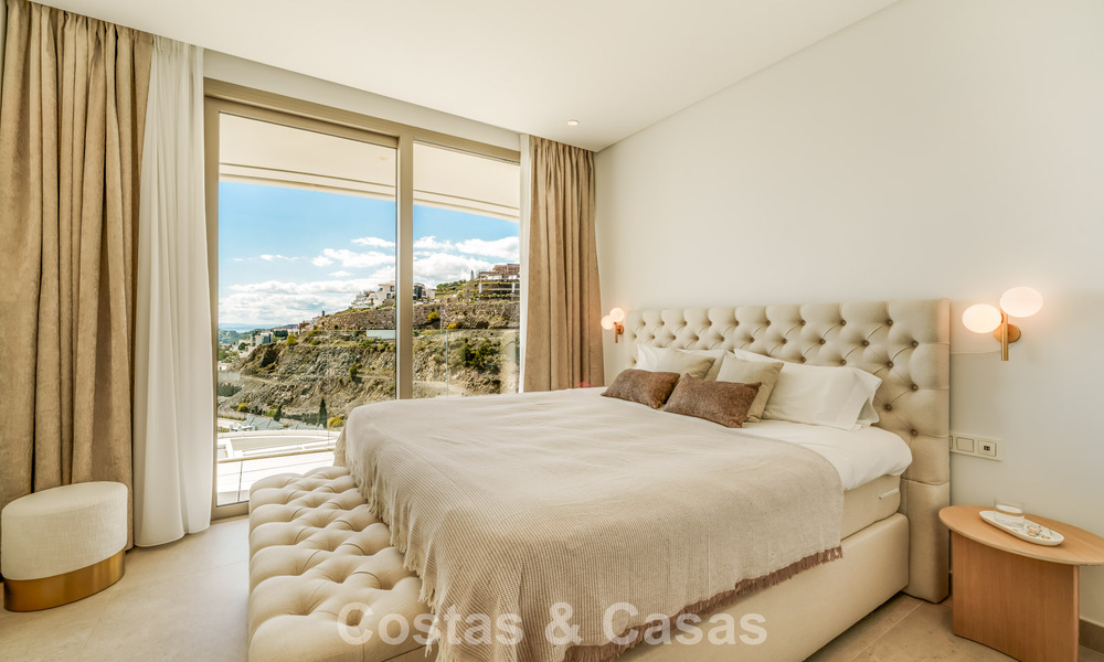 Prestigious 3-bedroom apartment for sale with stunning sea, golf and mountain views in La Quinta, Marbella - Benahavis 778736