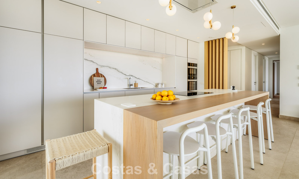 Prestigious 3-bedroom apartment for sale with stunning sea, golf and mountain views in La Quinta, Marbella - Benahavis 778737
