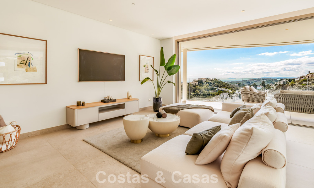 Prestigious 3-bedroom apartment for sale with stunning sea, golf and mountain views in La Quinta, Marbella - Benahavis 778738