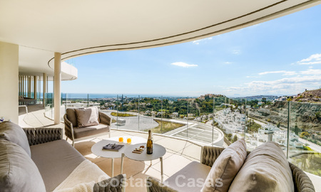 Prestigious 3-bedroom apartment for sale with stunning sea, golf and mountain views in La Quinta, Marbella - Benahavis 778739