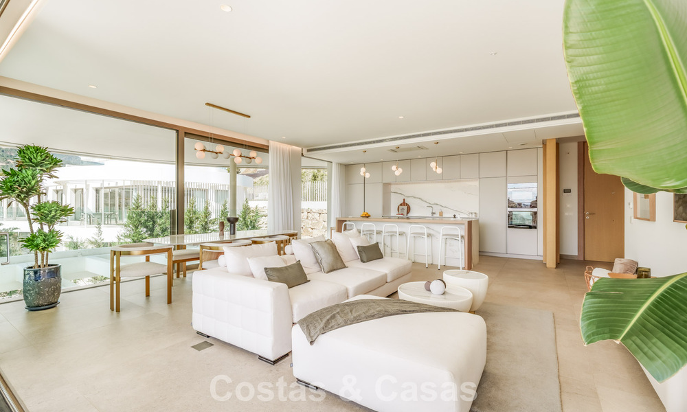 Prestigious 3-bedroom apartment for sale with stunning sea, golf and mountain views in La Quinta, Marbella - Benahavis 778740