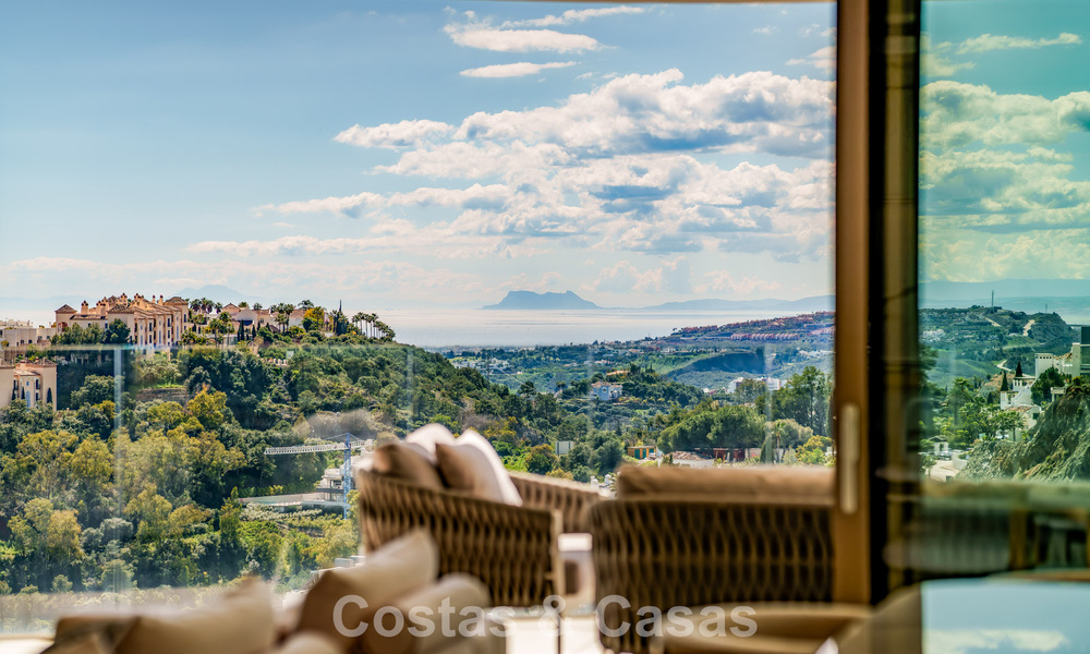 Prestigious 3-bedroom apartment for sale with stunning sea, golf and mountain views in La Quinta, Marbella - Benahavis 778743