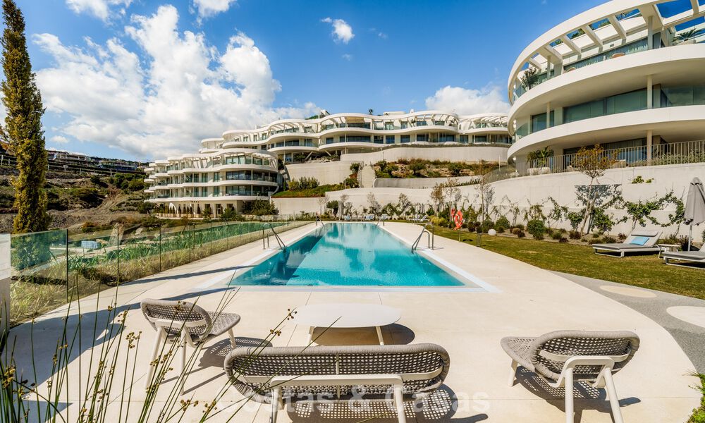 Prestigious 3-bedroom apartment for sale with stunning sea, golf and mountain views in La Quinta, Marbella - Benahavis 778744