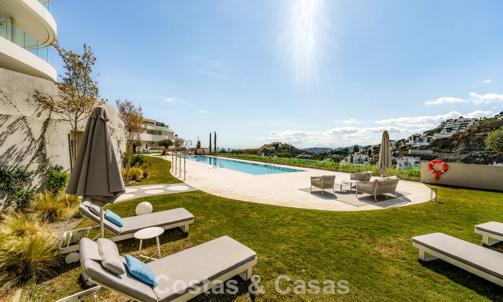 Prestigious 3-bedroom apartment for sale with stunning sea, golf and mountain views in La Quinta, Marbella - Benahavis 778745