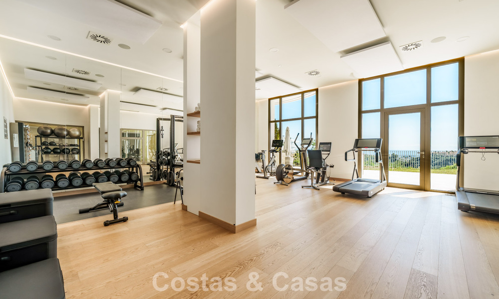 Prestigious 3-bedroom apartment for sale with stunning sea, golf and mountain views in La Quinta, Marbella - Benahavis 778748