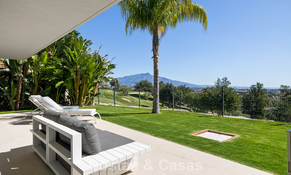 Move-in ready modern villa for sale, bordering the golf course in a sought-after residential area of Marbella - Benahavis 778666