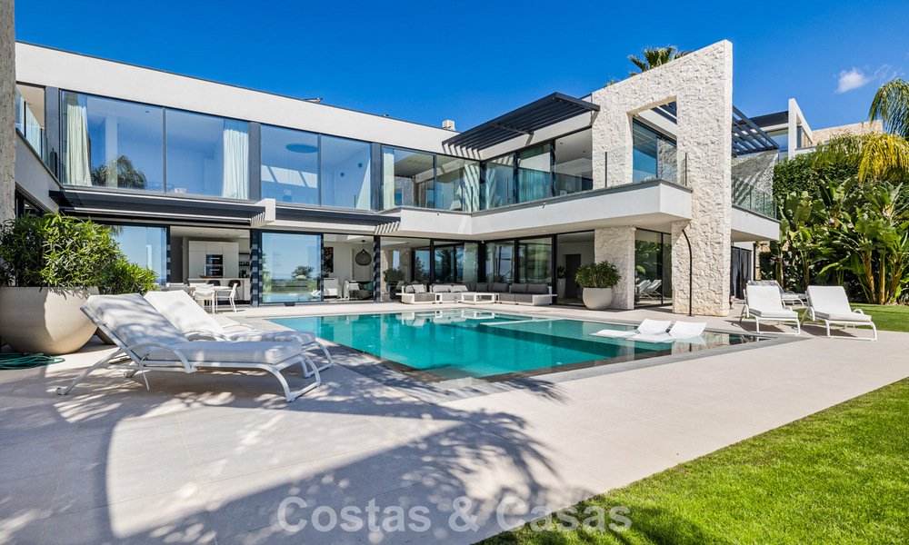 Move-in ready modern villa for sale, bordering the golf course in a sought-after residential area of Marbella - Benahavis 778668