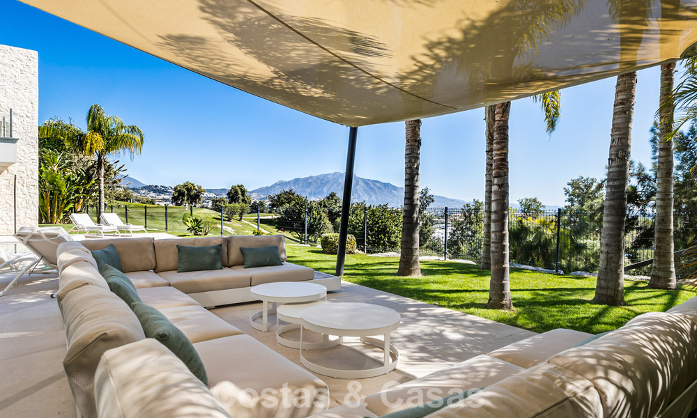 Move-in ready modern villa for sale, bordering the golf course in a sought-after residential area of Marbella - Benahavis 778669