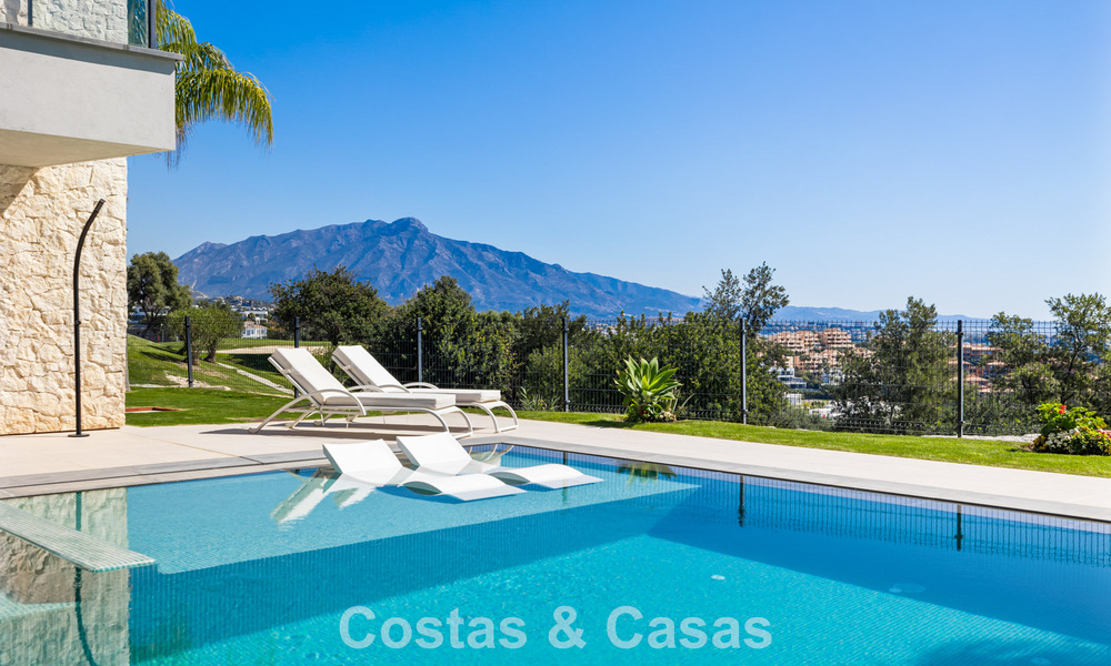 Move-in ready modern villa for sale, bordering the golf course in a sought-after residential area of Marbella - Benahavis 778670