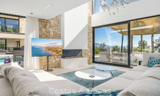 Move-in ready modern villa for sale, bordering the golf course in a sought-after residential area of Marbella - Benahavis 778673 