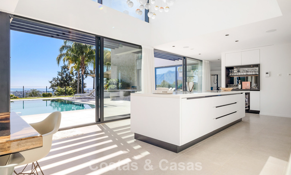 Move-in ready modern villa for sale, bordering the golf course in a sought-after residential area of Marbella - Benahavis 778680