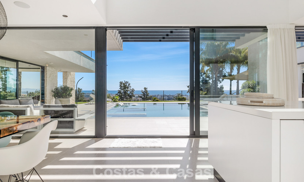 Move-in ready modern villa for sale, bordering the golf course in a sought-after residential area of Marbella - Benahavis 778681