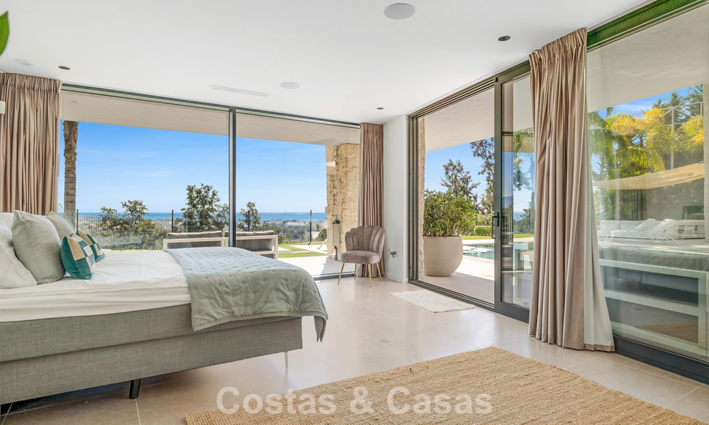 Move-in ready modern villa for sale, bordering the golf course in a sought-after residential area of Marbella - Benahavis 778682