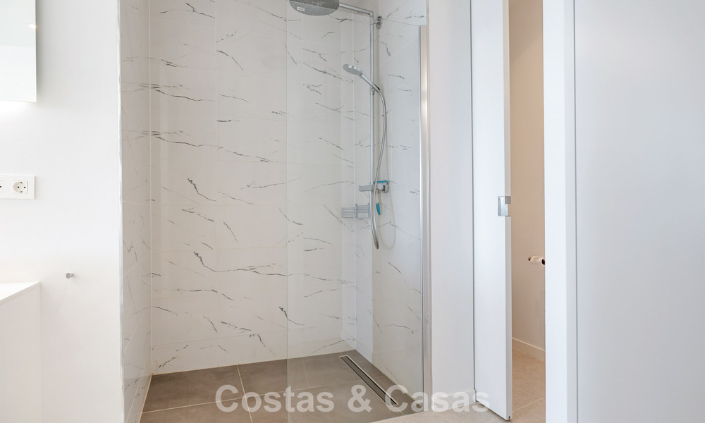 Move-in ready modern villa for sale, bordering the golf course in a sought-after residential area of Marbella - Benahavis 778685