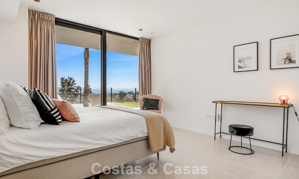 Move-in ready modern villa for sale, bordering the golf course in a sought-after residential area of Marbella - Benahavis 778687