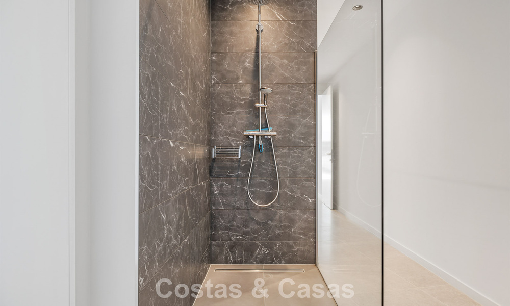 Move-in ready modern villa for sale, bordering the golf course in a sought-after residential area of Marbella - Benahavis 778688