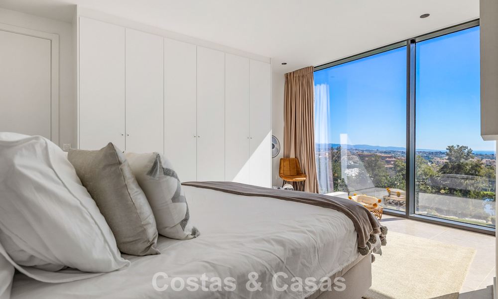 Move-in ready modern villa for sale, bordering the golf course in a sought-after residential area of Marbella - Benahavis 778689