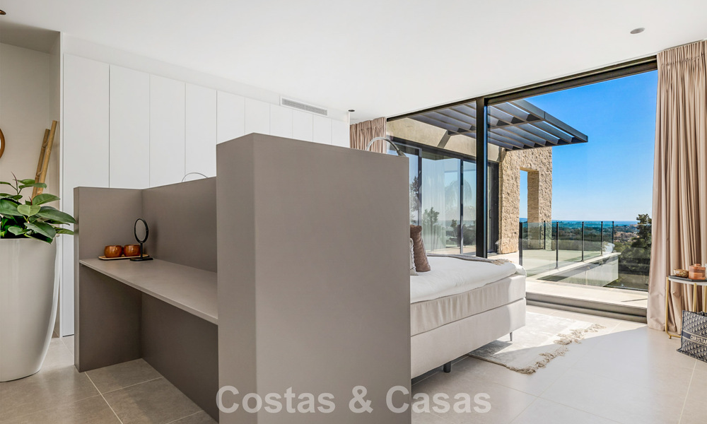 Move-in ready modern villa for sale, bordering the golf course in a sought-after residential area of Marbella - Benahavis 778693