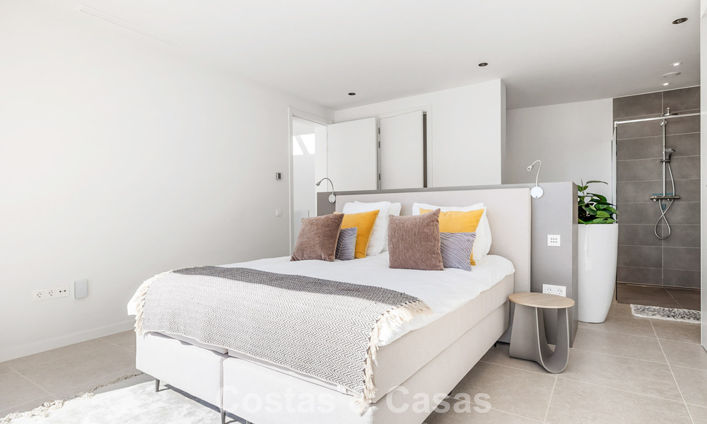 Move-in ready modern villa for sale, bordering the golf course in a sought-after residential area of Marbella - Benahavis 778694