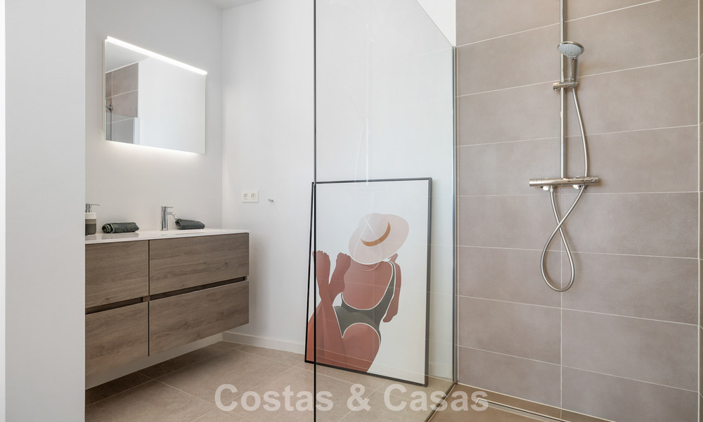 Move-in ready modern villa for sale, bordering the golf course in a sought-after residential area of Marbella - Benahavis 778695
