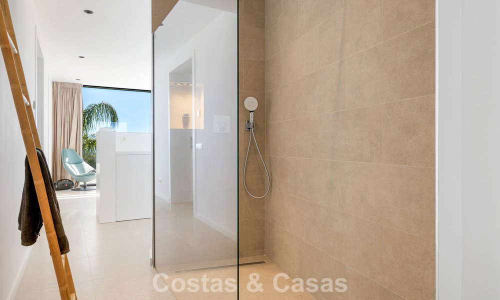 Move-in ready modern villa for sale, bordering the golf course in a sought-after residential area of Marbella - Benahavis 778698