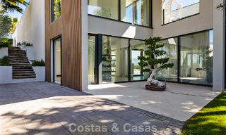 Move-in ready modern villa for sale, bordering the golf course in a sought-after residential area of Marbella - Benahavis 778712 