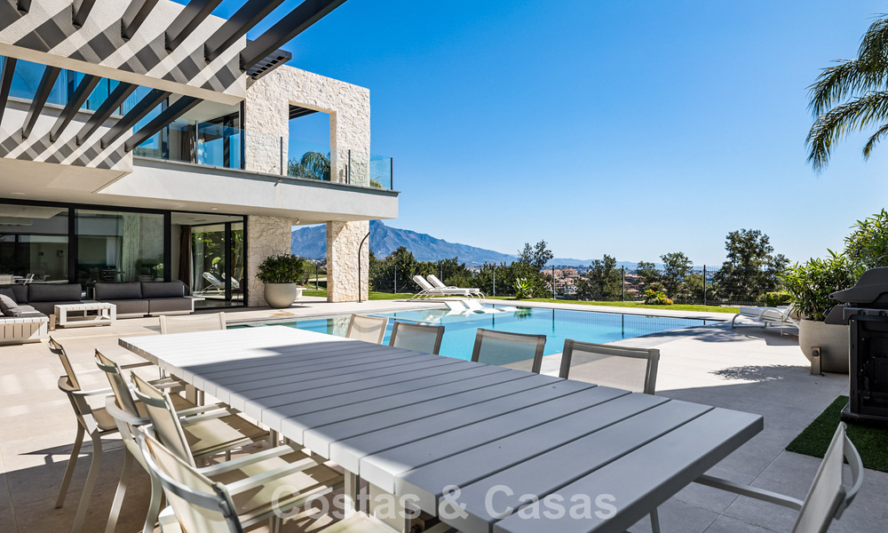 Move-in ready modern villa for sale, bordering the golf course in a sought-after residential area of Marbella - Benahavis 778713